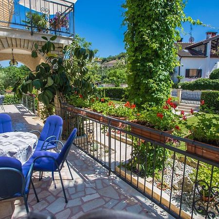 Garden View Apartment In Porec For 2 - 4 Persons מראה חיצוני תמונה