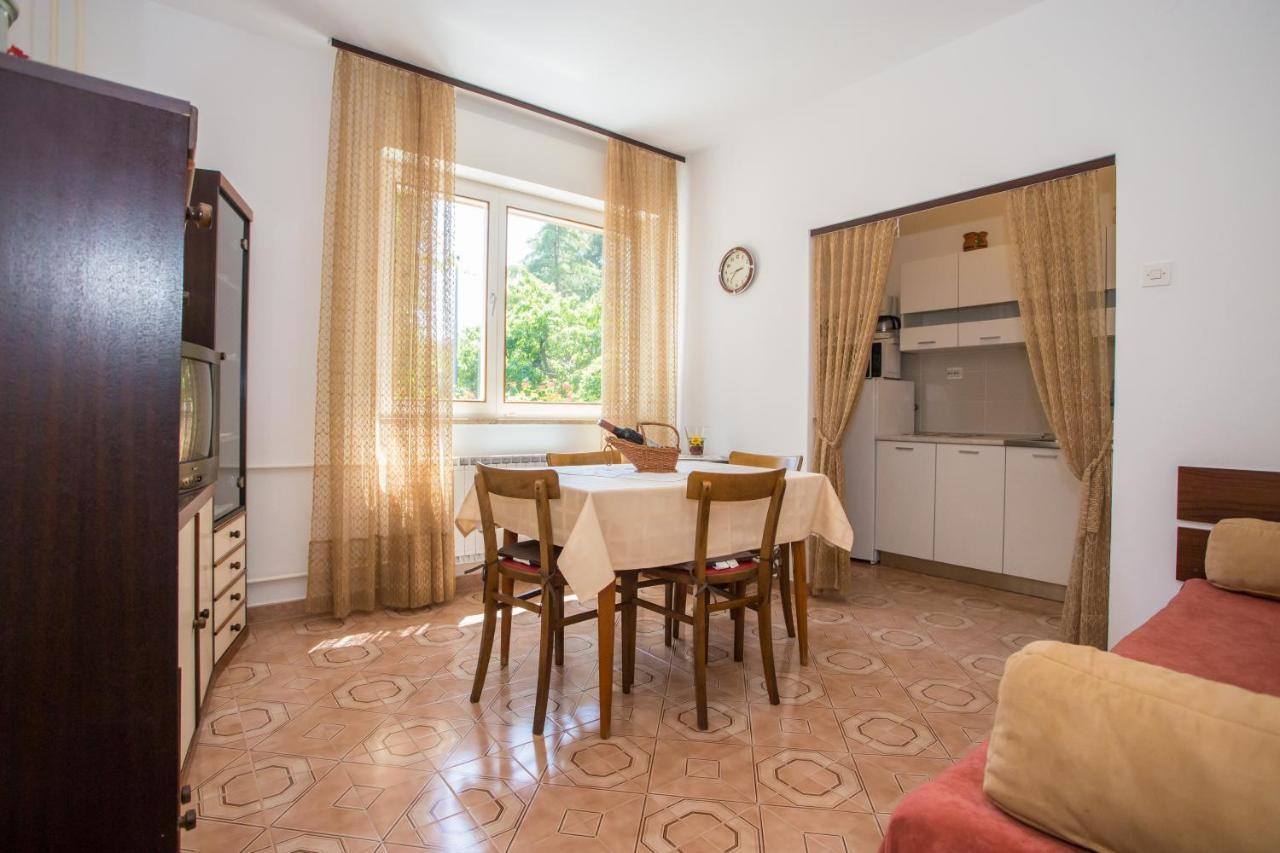 Garden View Apartment In Porec For 2 - 4 Persons מראה חיצוני תמונה